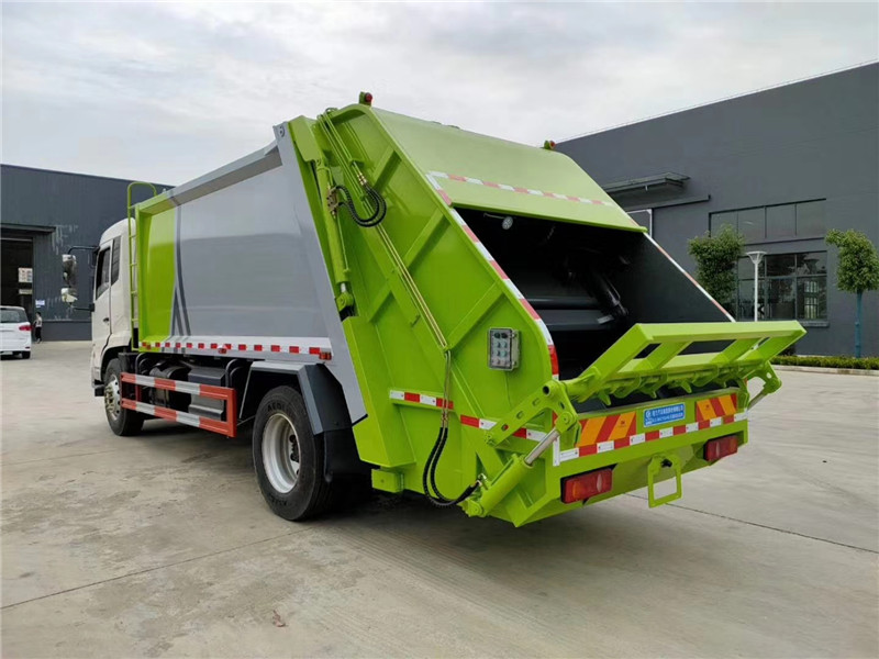 壓縮式垃圾車11.jpg