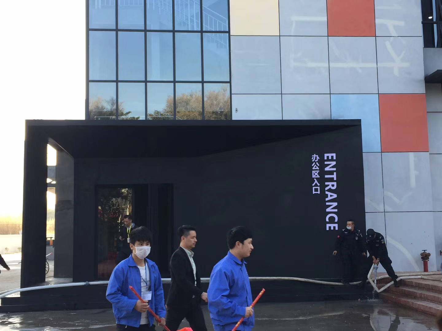 深圳市麥克兄弟科技總部東財B2棟和財務中心外墻裝飾工程